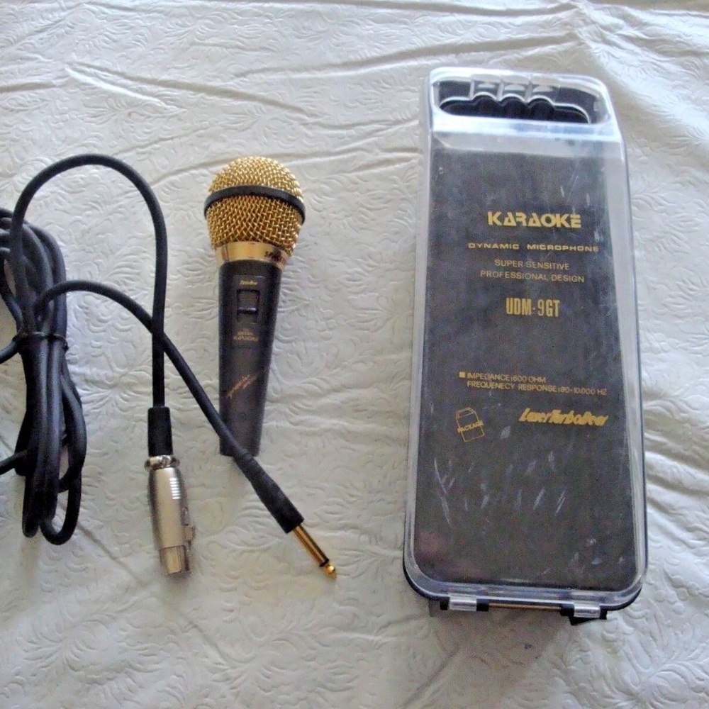 Vintage Karaoke Microphone w Cable